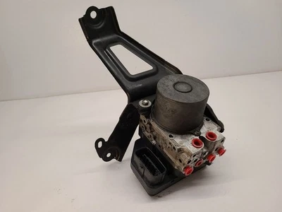 2015 - 2016 TOYOTA SIENNA Anti-Lock Brake Part Actuator And Pump Assembly FWD  - Image 1 of 4