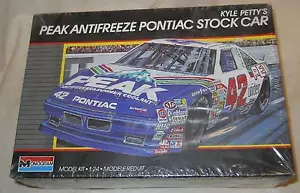 1/24 scale: Monogram: Peak Antifreeze Pontiac Stock Car (Kyle Petty's) - Picture 1 of 5