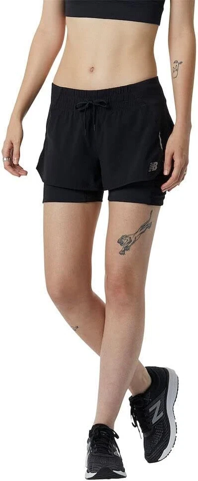 Pantalón corto New Balance Impact 2 en 1 para mujer 22 mediano, negro  Foto 1 de 4