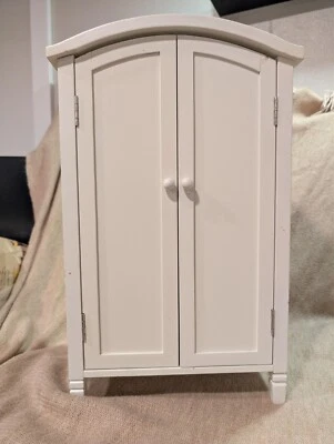 Armario MUÑECA Pottery Barn Kids Madeline para American Girl MUÑECAS sin perchas Foto 1 de 4