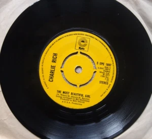 Charlie Rich - The Most Beautiful Girl / I Feel Like Going Home. 7" Vinyl 1973 - Picture 1 of 2