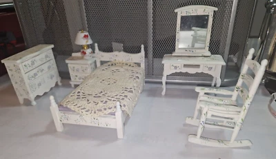 EXQUISITE! White floral Girls' Bedroom 1:12 scale 5 Piece + access - FREE SHIP! - Image 1 of 4