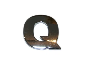 Letra cromada 3D Q - Imagen 1 de 1