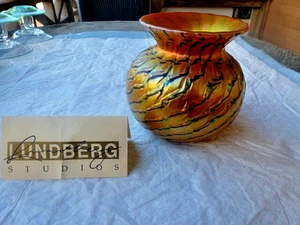 LUNDBERG STUDIOS GOLD IRIDESCENT w/BLACK & GREEN DECOR SPITTOON SHAPED VASE - Picture 1 of 8