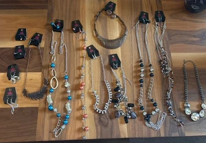 Jewelry Lot Liquidation Sale Paparazzi - Picture 1 of 4