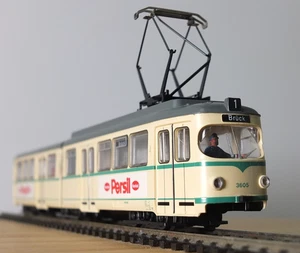 Roco 43195 HO gauge DüWAG GT6 tram in Persil livery - Picture 1 of 15