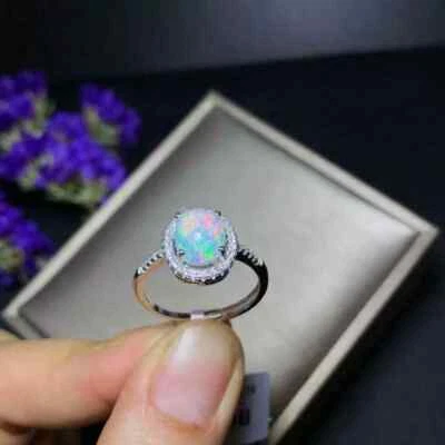 Anillo de aniversario con halo de diamantes de ópalo de fuego creado en laboratorio de 2,10 quilates acabado en oro blanco de 14 quilates Foto 1 de 4