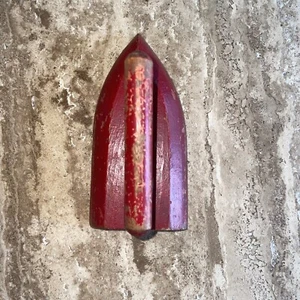 Ferro da stiro giocattolo per bambini rosso in legno vintage - Foto 1 di 6