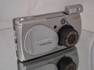 Zoom Olympus Camedia C-220 2,0 MP - Imagen 1 de 7