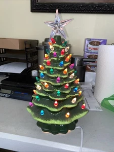 Beleuchteter grüner Keramik Weihnachtsbaum elektrische farbige Lichter 15" EUC Hobby Lobby - Bild 1 von 2