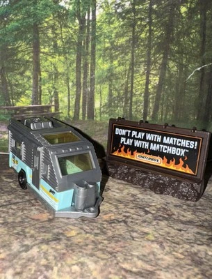Matchbox кемпинг путешествий трейлер II новый свободного свежий из упаковки Aqua и серый 1:64 - Изображение 1 из 4
