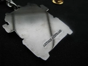 Pin's Folies keychain keychain Arthus Bertrand Renault trucks See photos - Picture 1 of 1