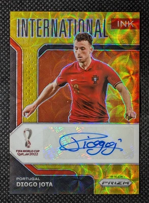 Escopo de ouro Diogo Jota 2022 Panini Prizm World Cup autografado #/10 Portugal - Imagem 1 de 2