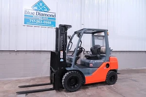 Toyota Forklift, 8FGU25, 5,000# Pneumatic, Dual Fuel; LP or Gas, Triple, S/S - Picture 1 of 12