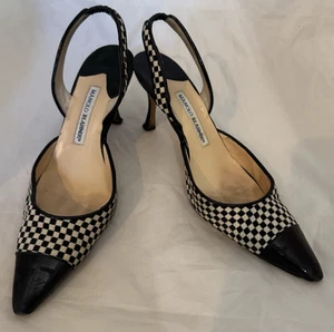 Manolo Blahnik schwarz-weiß karierte spitze Slingback Heels mit Lackbesatz Gr. 40 - Bild 1 von 5