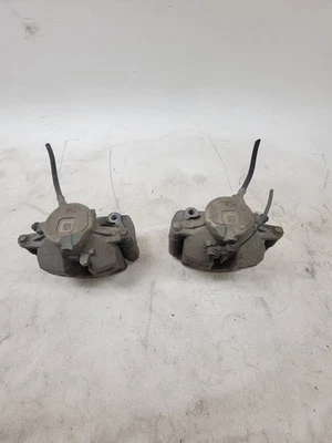 CONJUNTO DE PINÇAS DE FREIO DIANTEIRAS ESQUERDA E DIREITA MERCEDES W204 C-CLASS 2008 - 2014 - Imagem 1 de 4