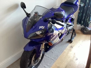 Yamaha R1 - Picture 1 of 2