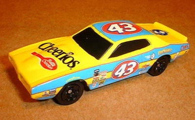 Richard Petty #43 Salute 1974 Dodge Charger Hot Wheels Promo 1/64 New Sealed - Image 1 of 4