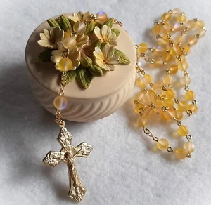 La Petit Moon Glow Yellow Crystal Rosary in Gold with Primrose Trinket Box - Picture 1 of 10
