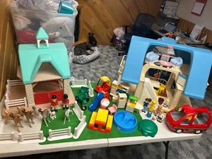LITTLE TIKES VINTAGE BLUE ROOF DOLLHOUSE + HORSE BARN STABLE BARN LOADED CLEAN - Picture 1 of 24