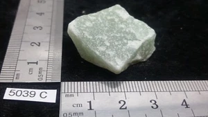 QUARTZ VERT pierre brute mineraux lithotherapie esoterisme collection reiki brut - Picture 1 of 1