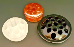 Vintage drei Glas Florist Blumenfrösche schwarz, weiß satiniert & orange mit Flohbissen - Bild 1 von 12