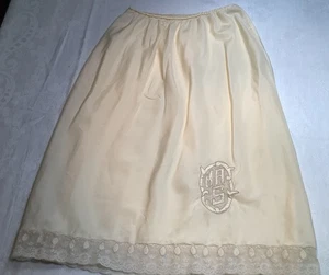 Vintage half Slip SIZE SMALL Blush white lace NAJLA 1960’s Appliqué Monogram - Picture 1 of 9