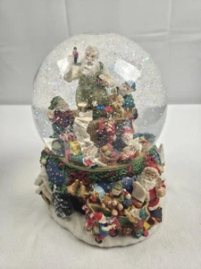 Kirkland Signature musikalische Schneekugel "Santa Claus Is Coming To Town" Spielzeugladen - Bild 1 von 12