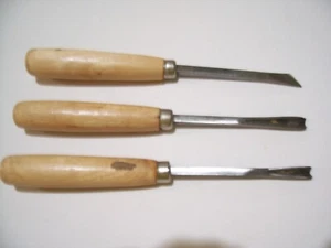 SCALPELLI SGORBIE PER LEGNO N 3 PEZZI 2 SONO SGORBIE PER INTAGLIO NUOVI - Foto 1 di 3