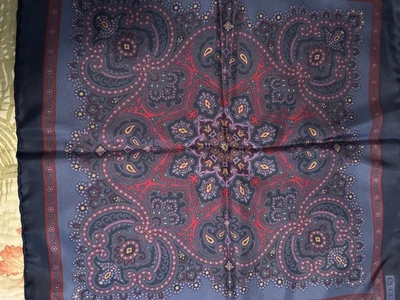 Bufanda de seda con patrón de cachemira en azul y rojo Gucci bufanda de seda Foto 1 de 3