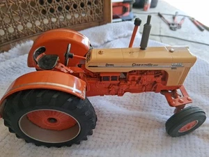Ertl 1:16 Case 800 Diesel Case-O-Matic Traktor breite Front - Bild 1 von 9