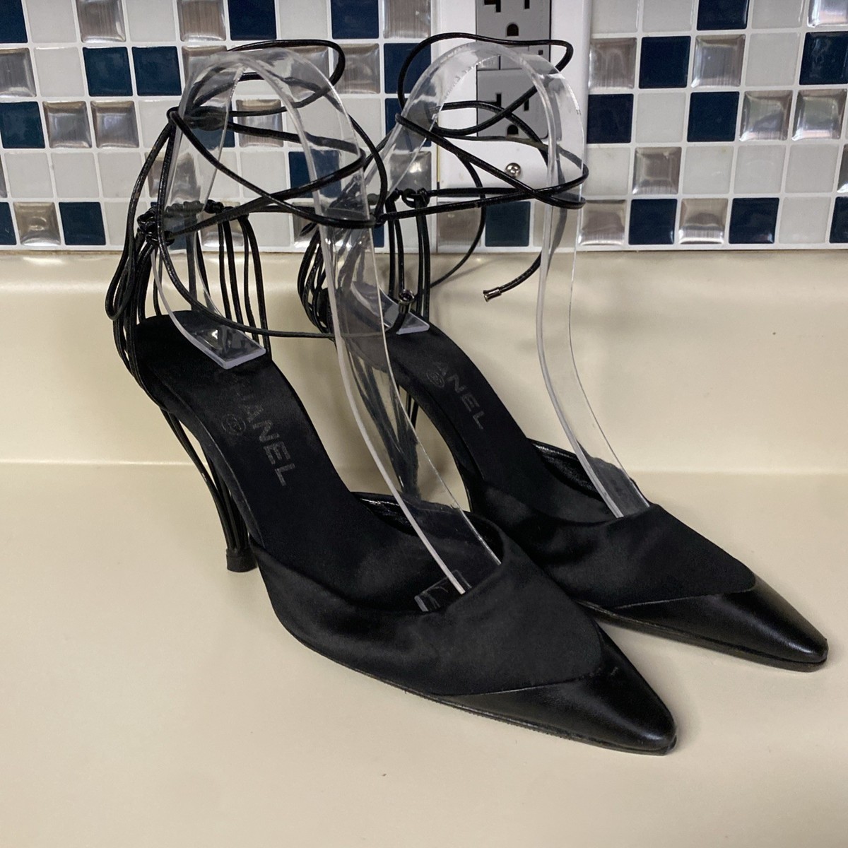 靴 CHANEL BLACK ANKLE STRAP WRAP HEELS Black CHANEL Ankle Strap Heels for Women for sale | eBay