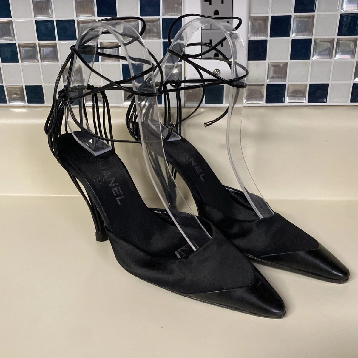 靴 CHANEL BLACK ANKLE STRAP WRAP HEELS Chanel Black Ankle Strap Wrap Heels – Rad Treasures