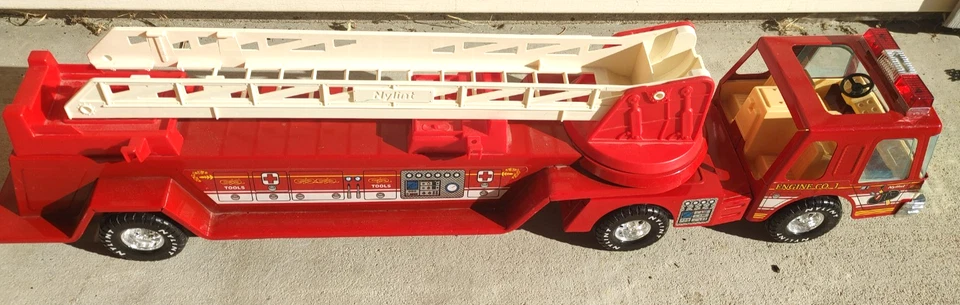 Vintage Nylint Firetruck Hook-N-Ladder Trailer Fire Truck Engine Steel Metal Toy - Image 1 of 4