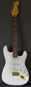 Fender American Standard Stratocaster 1989 Artic White with Custom Pick Ups. - Picture 1 of 24