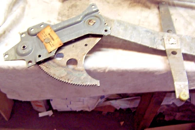 GM GENUINE *#1716026*NEW**GR.10.783 WINDOW REGULATOR W/O MOTOR N/O/S*** FITS ?? - Image 1 of 4