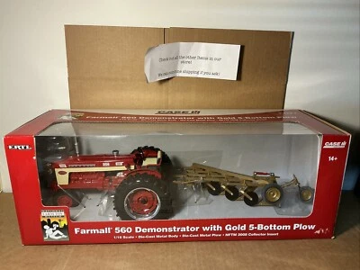 1/16 International Harvester Farmall 560 Демонстратор с Золотым 5-Нижним Плугом - Изображение 1 из 4