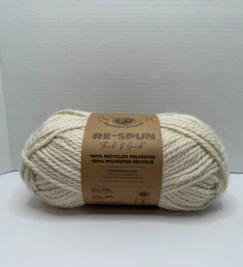 Lion Brand Re-Spun Thick & Quick Yarn Whipped Cream 223 yd Lot#40 Polyester - Bild 1 von 4
