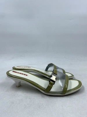 Slide de couro envernizado Prada Olive W 6 - Imagem 1 de 4