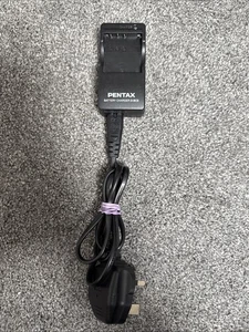 Pentax Battery Charger D-BC8 & Power Supply - Picture 1 of 4