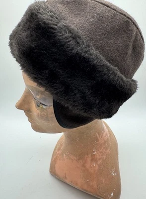 Gorra de colección años 60 marrón lana y piel sintética rusa Ushanka Trapper era soviética Foto 1 de 4