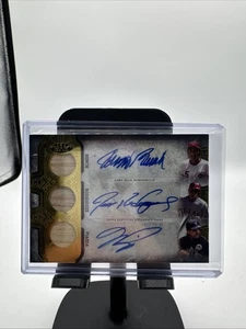 Johnny Bench, Ivan Rodriguez, Mike Piazza 2025 Tier One Sluggers Triple Auto - Picture 1 of 2