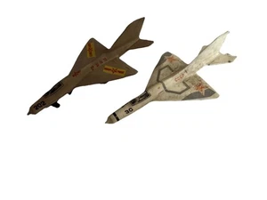 (2) 1975 Mattel Air Aces Mig-21 & F-5 Flugzeuge Jets Schaumstoff für Launcher - Bild 1 von 17