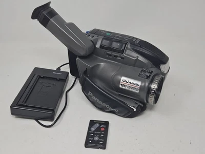Panasonic PV-L650D Palmsight VHS-C Analog Camera Camcorder Palmcorder Bundle - Image 1 of 4
