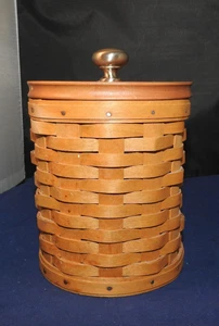Longaberger Round Basket with Lid, Toilet paper holder or medium canister - Picture 1 of 6