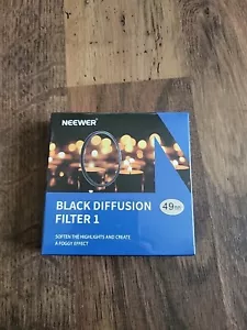 NEEWER 49mm Black Diffusion 1/8 Filter Mist Dreamy Cinematic Effect Filter - Picture 1 of 3