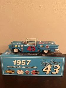 RICHARD PETTY 1957 OLDSMOBILE CONVERTIBILE SCALA 1/24 RC2 NASCAR PRESSOFUSO - Foto 1 di 5