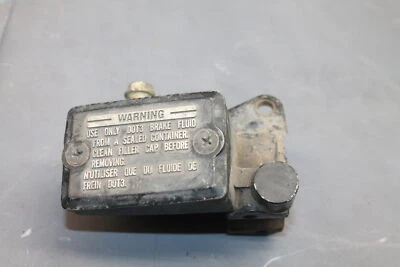 1987 KAWASAKI NINJA 600R FRONT BRAKE MASTER CYLINDER *FOR REBUILD OR PARTS ONLY* - Image 1 of 4
