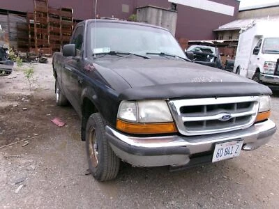 Brazo de control inferior delantero derecho usado delantero se adapta a: Ford Ranger 1998 4x2 delantero Foto 1 de 4