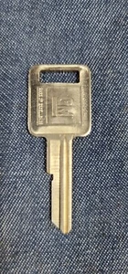 De colección GM 1970s 1980s llave automática en blanco (J) sello raro coches de General Motors Nuevo de Lote Antiguo - Imagen 1 de 2